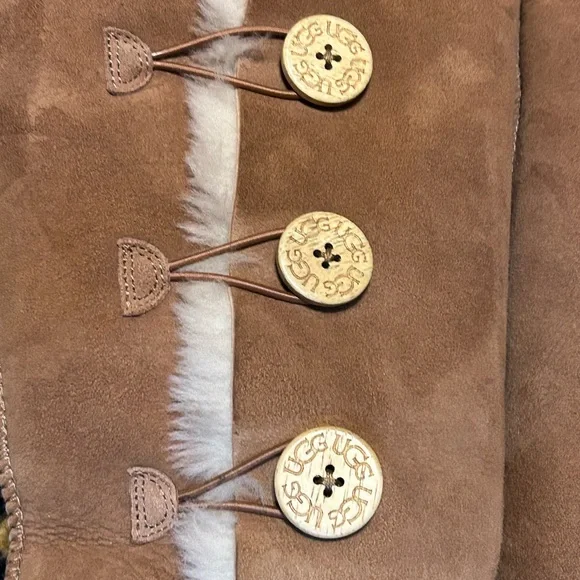 UGG AUSTRALIA Premium 3-Button Boot in Chestnut Size 9 - Picture 9 of 16
